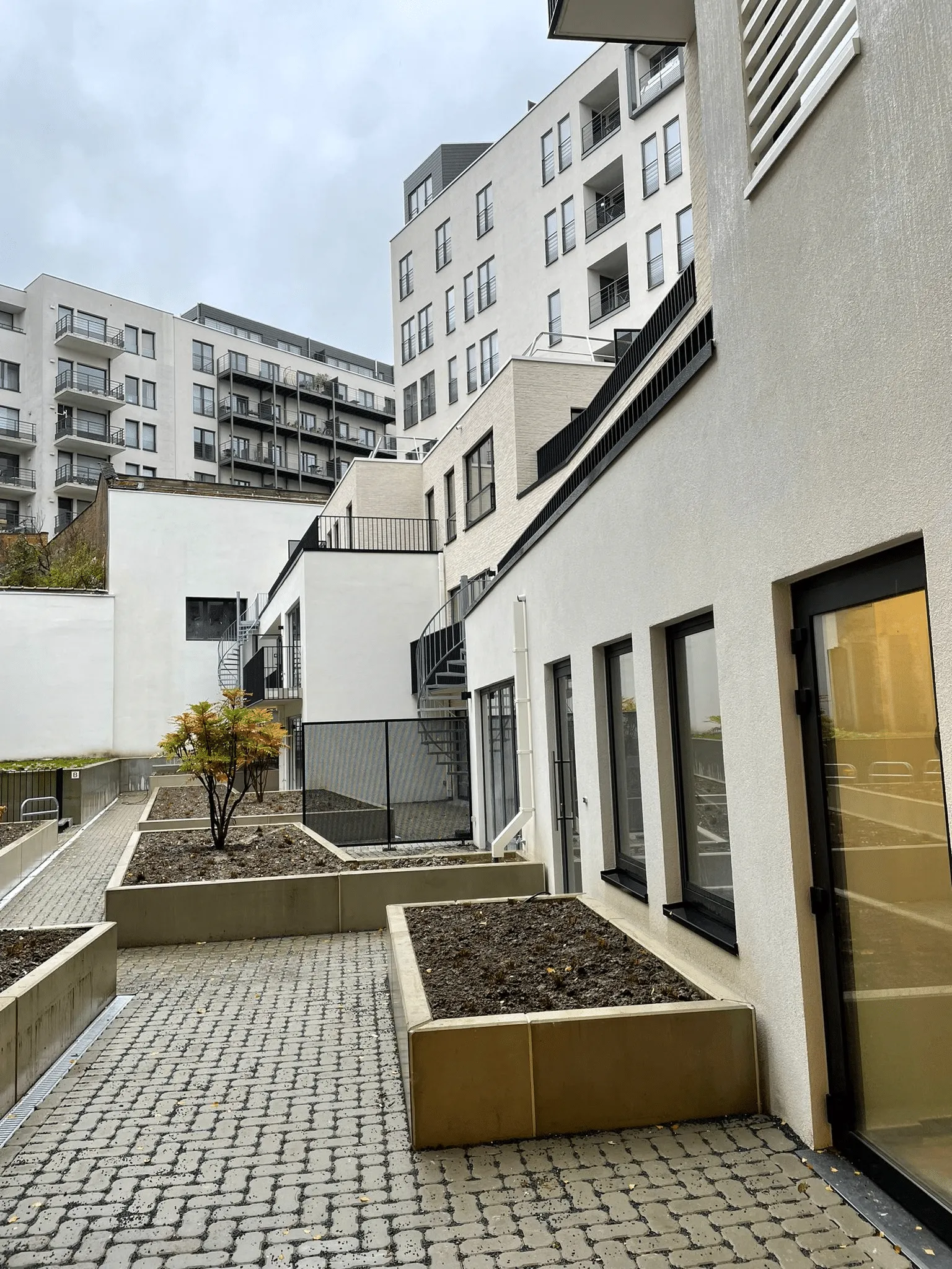MADOU VIEW — 2/3